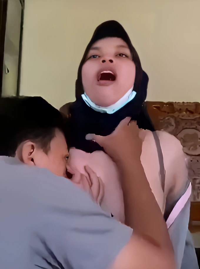 Bokep Indo | Dede Menikmati bgt Toketnya di Grepe2