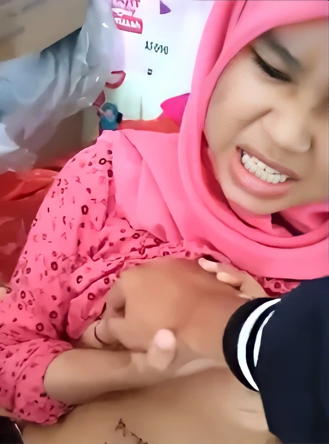 Bokep Indo | Ukhti Jilbab Merah Marah di Plintir Utingnya